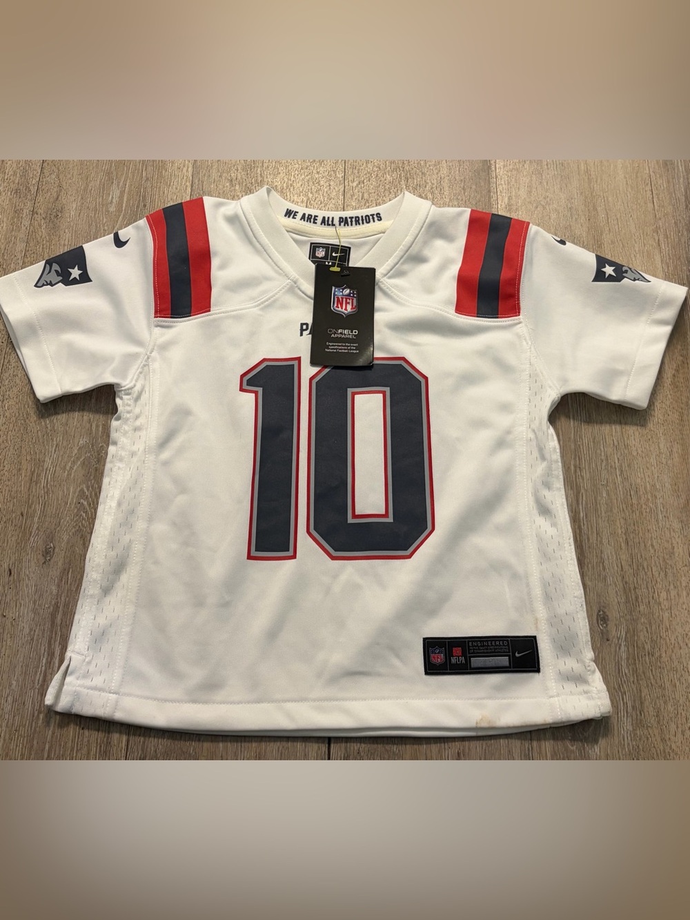 Youth Nike NFL New England Patriots Jones #10 Football Jersey White Sz M NWT